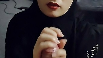 Muslim Girl Handjob - Handjob - Muslim girl gets cumshot on her face - Yes Porn