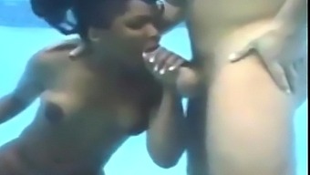 Cock - Black woman sucking 2 cocks underwater - Yes Porn